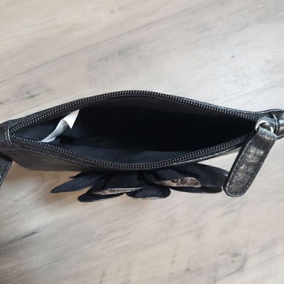 Small black wristlet   - Picture 4 of 5